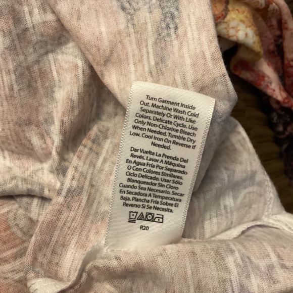 Time and Tru Size XXL (20) Multi Floral Front Top Blouse - Picture 6 of 6